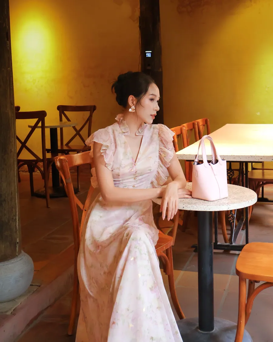 Đầm tơ hoa cánh tiên — Một ngày ở phố cổ Hội An