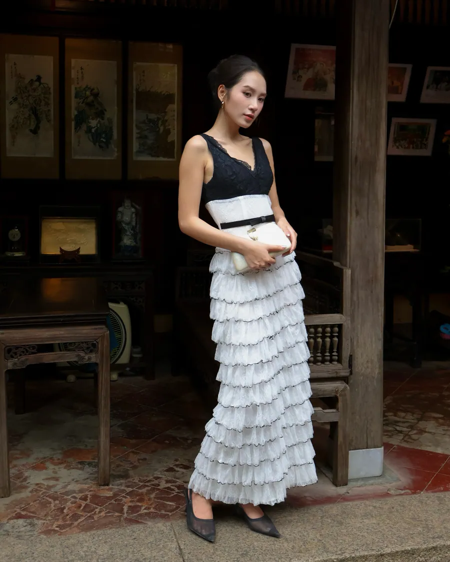 Đầm maxi đen trắng bèo tầng — Một ngày ở phố cổ Hội An