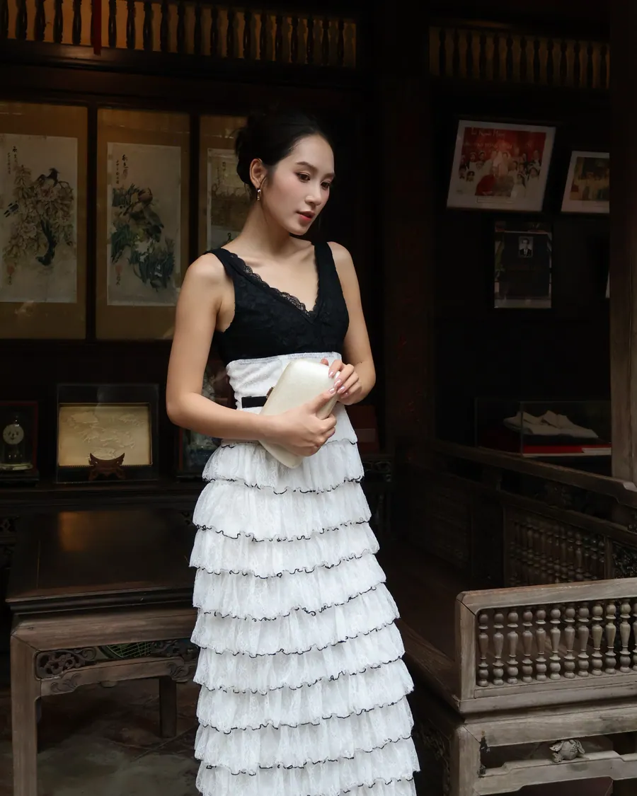 Đầm maxi đen trắng bèo tầng — Một ngày ở phố cổ Hội An