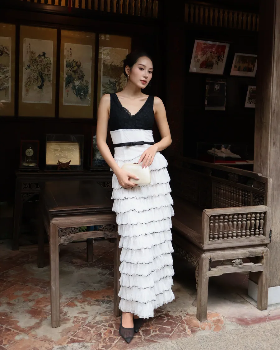 Đầm maxi đen trắng bèo tầng — Một ngày ở phố cổ Hội An